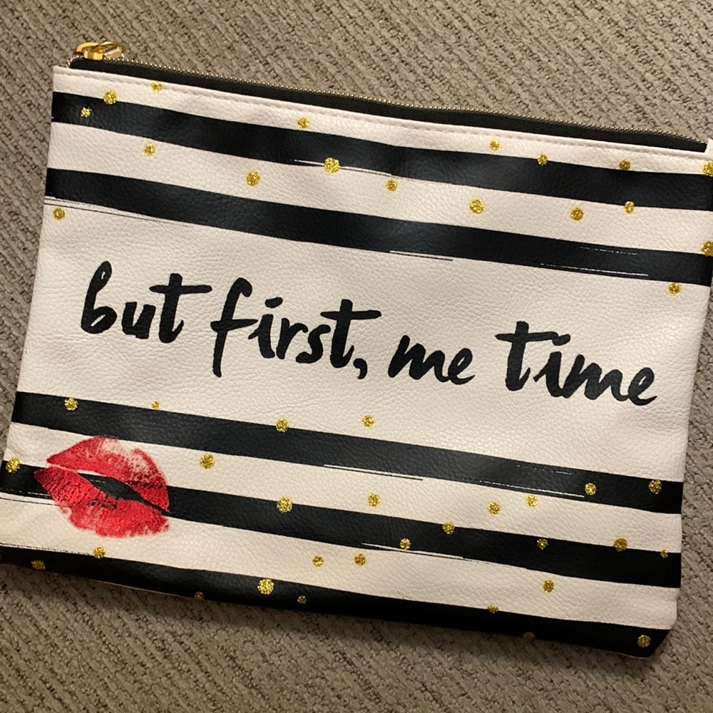 Makeup pouch